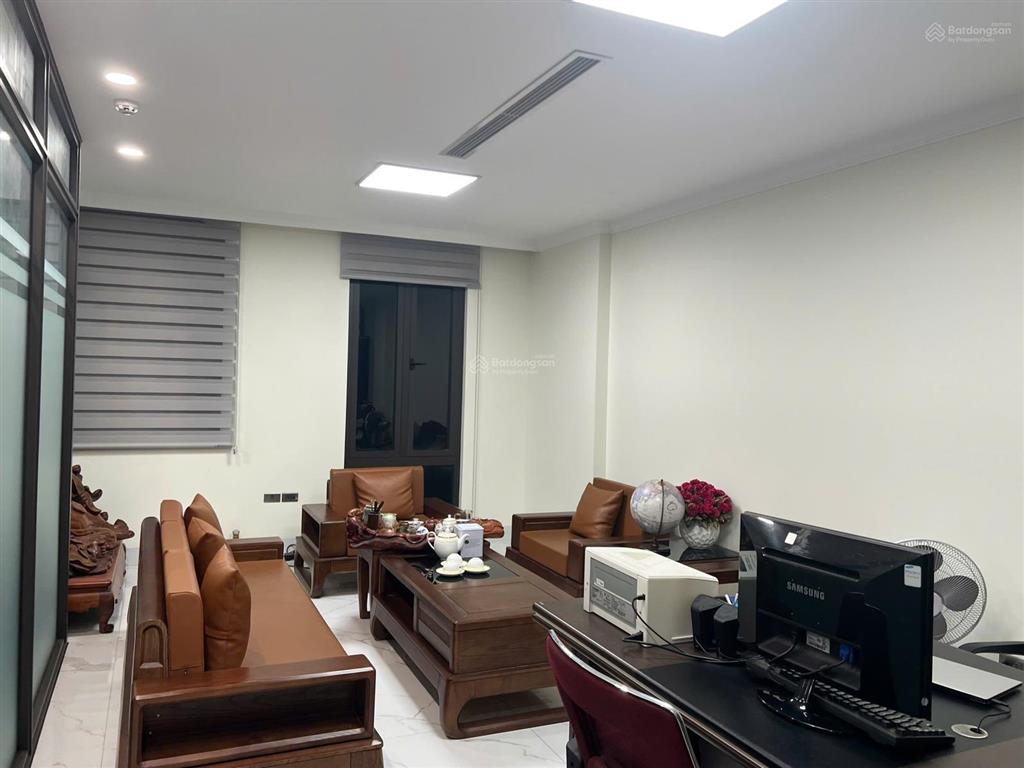 Đẹp, lừng lững nguyên 1 tòa nhà 8 tầng thang máy có hầm 70m2 chỉ 30 tỷ còn thương lượng, full đồ