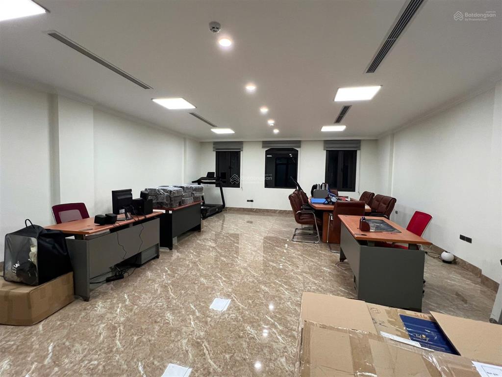 Đẹp, lừng lững nguyên 1 tòa nhà 8 tầng thang máy có hầm 70m2 chỉ 30 tỷ còn thương lượng, full đồ
