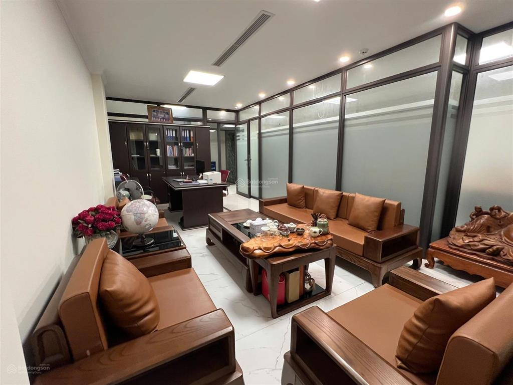 Đẹp, lừng lững nguyên 1 tòa nhà 8 tầng thang máy có hầm 70m2 chỉ 30 tỷ còn thương lượng, full đồ
