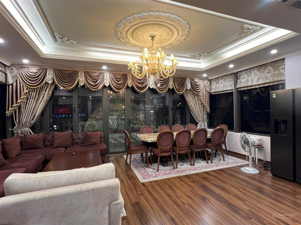 Đẹp, lừng lững nguyên 1 tòa nhà 8 tầng thang máy có hầm 70m2 chỉ 30 tỷ còn thương lượng, full đồ