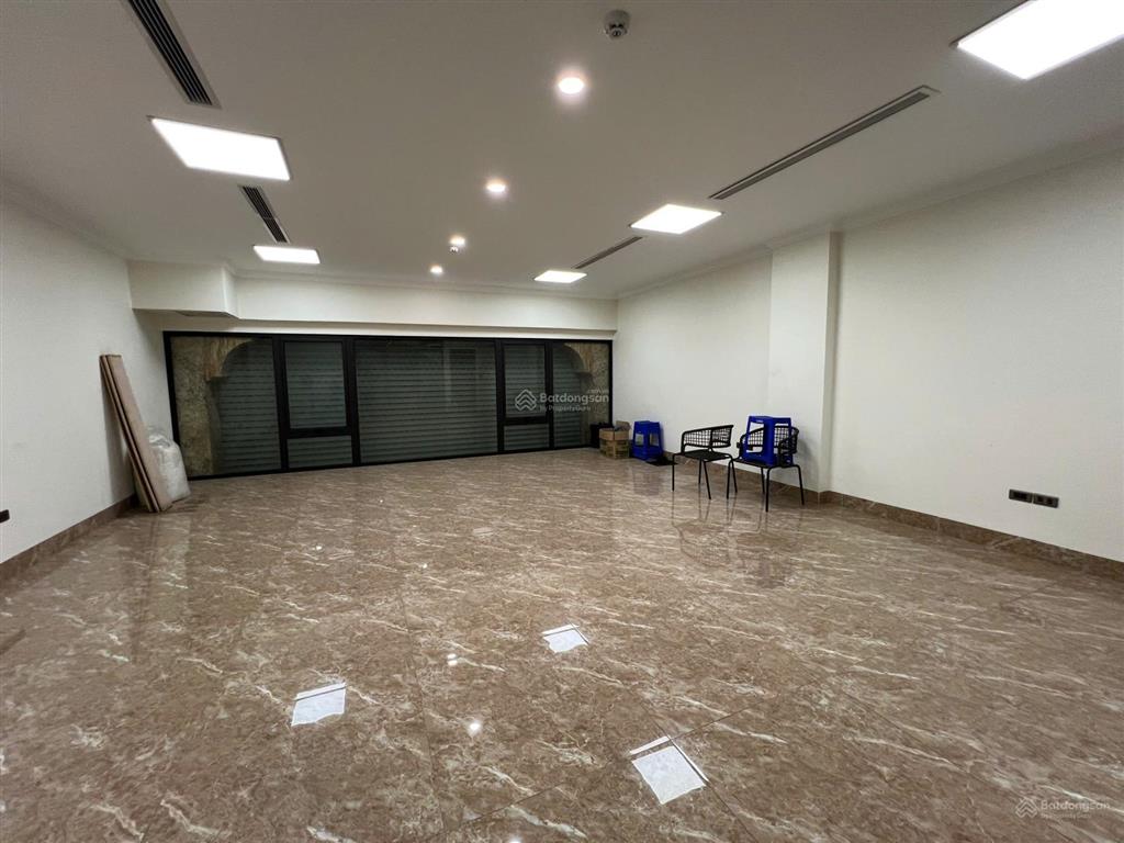 Đẹp, lừng lững nguyên 1 tòa nhà 8 tầng thang máy có hầm 70m2 chỉ 30 tỷ còn thương lượng, full đồ