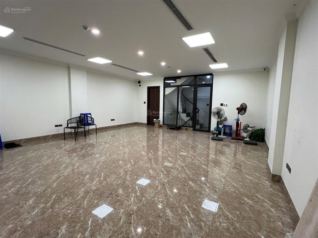 Đẹp, lừng lững nguyên 1 tòa nhà 8 tầng thang máy có hầm 70m2 chỉ 30 tỷ còn thương lượng, full đồ