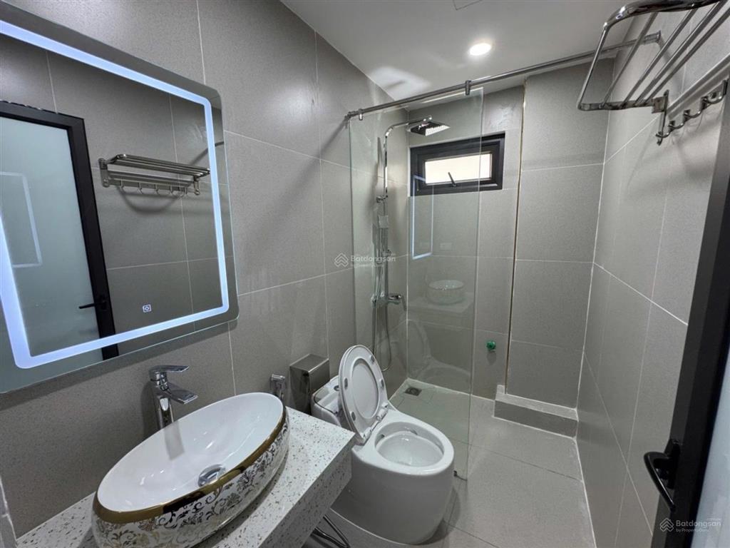Nhà nguyễn văn trỗi  lô góc  thang máy  gara ô tô  văn phòng đẳng cấp