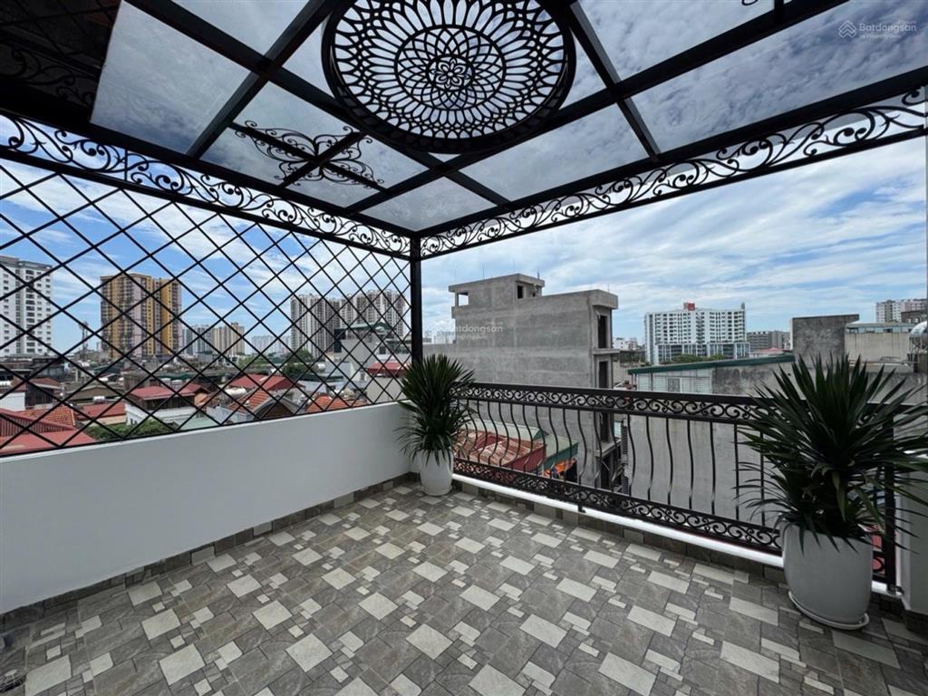Nhà nguyễn văn trỗi  lô góc  thang máy  gara ô tô  văn phòng đẳng cấp