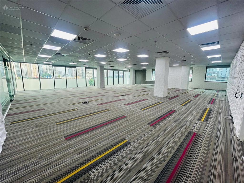 Cho thuê diện tích 263m2 khu lê văn lương