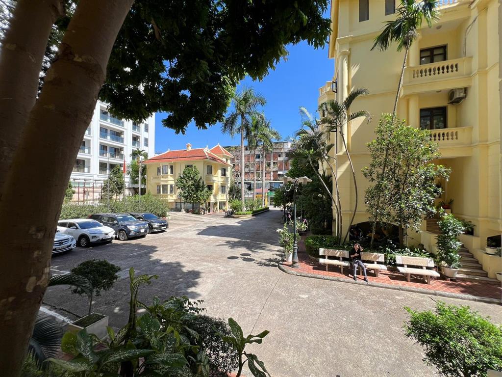 Cho thuê tầng 1, tầng 2 nhà d khu biệt thự thành công villas làm văn phòng