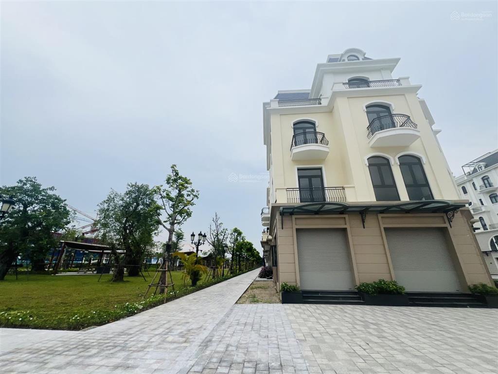 Bán căn góc siêu đẹp, siêu vip tại vinhomes đường sao biển dt 379m2.