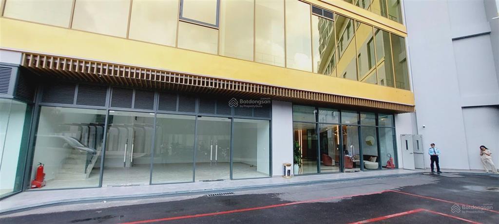 Cho thuê shophouse đặc biệt 1 trệt 1 lầu dhomme ngay mặt tiền kế sảnh chính tòa nhà