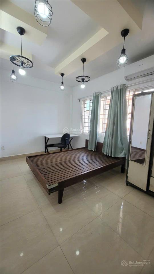 Phòng trọ q4 2 người ở trung tâm sài gòn. giá tiết kiệm. cửa sổ lớn. gần đh luật, nguyễn tất thành