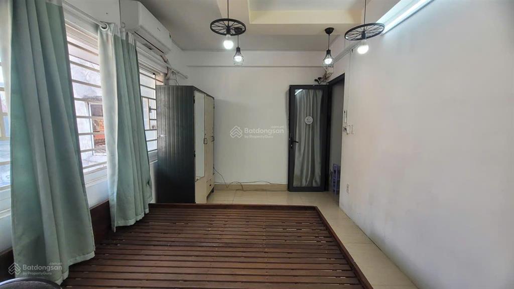 Phòng trọ q4 2 người ở trung tâm sài gòn. giá tiết kiệm. cửa sổ lớn. gần đh luật, nguyễn tất thành