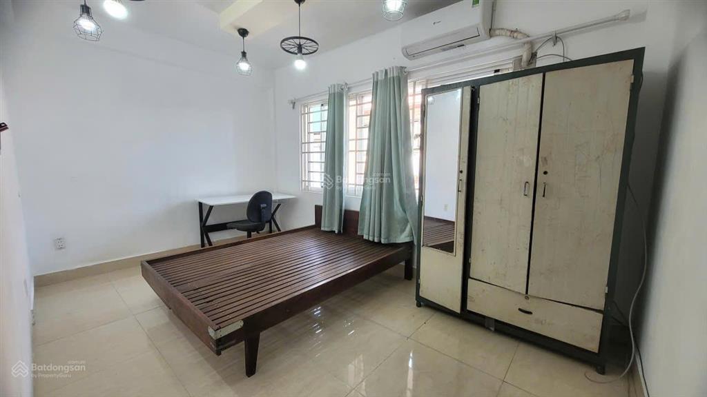 Phòng trọ q4 2 người ở trung tâm sài gòn. giá tiết kiệm. cửa sổ lớn. gần đh luật, nguyễn tất thành