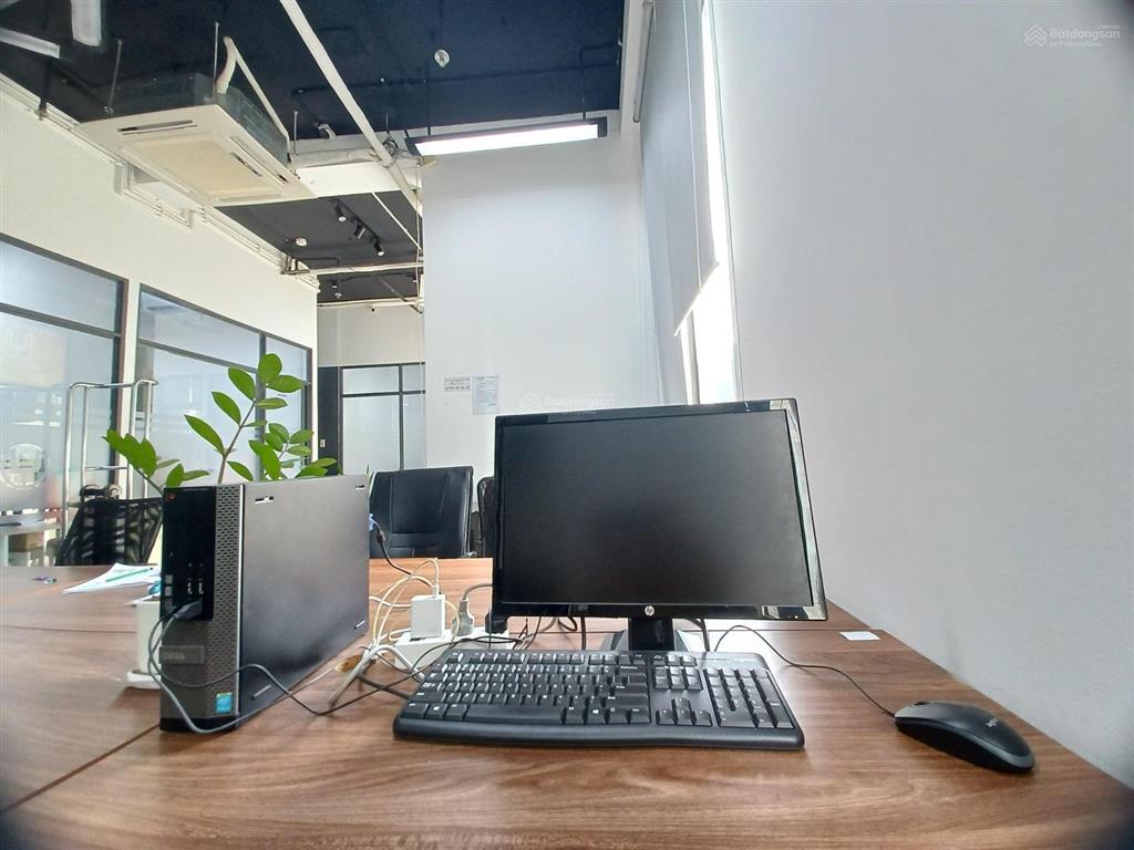 Chỗ ngồi làm việc linh hoạt cá nhân 1 người. tầng trệt  view đẹp  giá tốt tân phú hcm