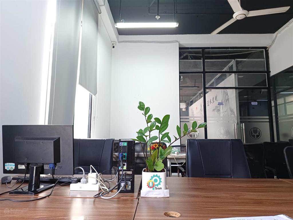 Chỗ ngồi làm việc linh hoạt cá nhân 1 người. tầng trệt  view đẹp  giá tốt tân phú hcm