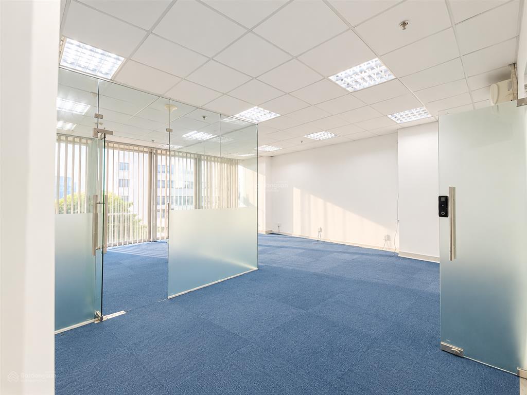 Văn phòng 65m2 tại tân phú  đã ngăn sẵn 3 phòng, full điều hòa. phòng rất đẹp  chỉ 18 triệu/tháng