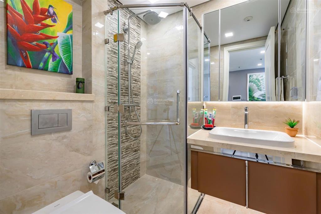 Vinhomes golden river  căn 1pn giá chỉ 20 triệu / tháng view sông. 0906 322 *** linh xem pass 24/7