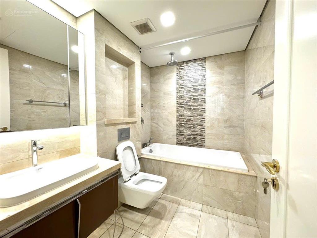 (giá tốt) vinhomes golden river  căn 4pn 160m2 giá chỉ 69 triệu/ tháng.  em linh 0906 322 ***
