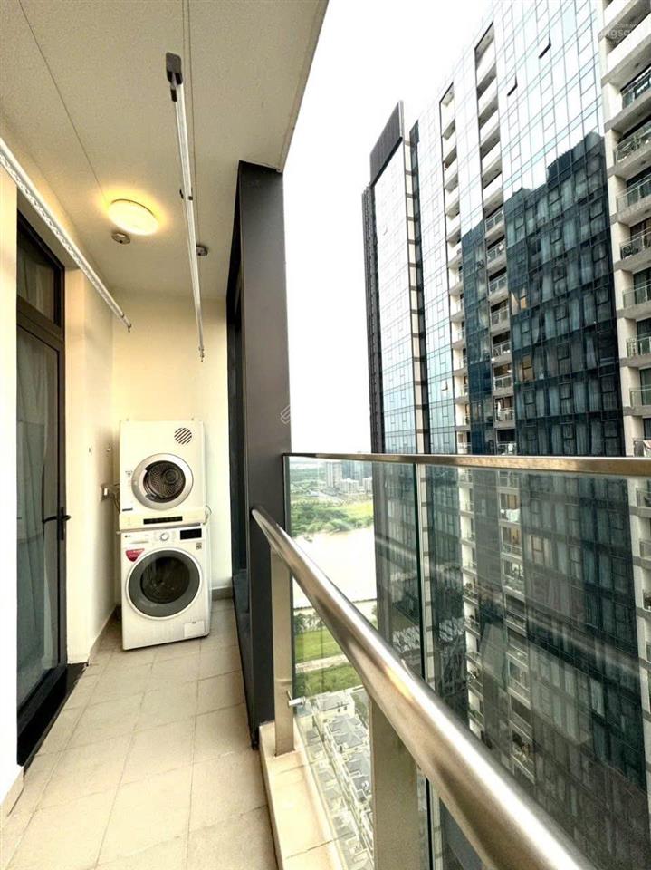 (giá tốt) vinhomes golden river  căn 4pn 160m2 giá chỉ 69 triệu/ tháng.  em linh 0906 322 ***
