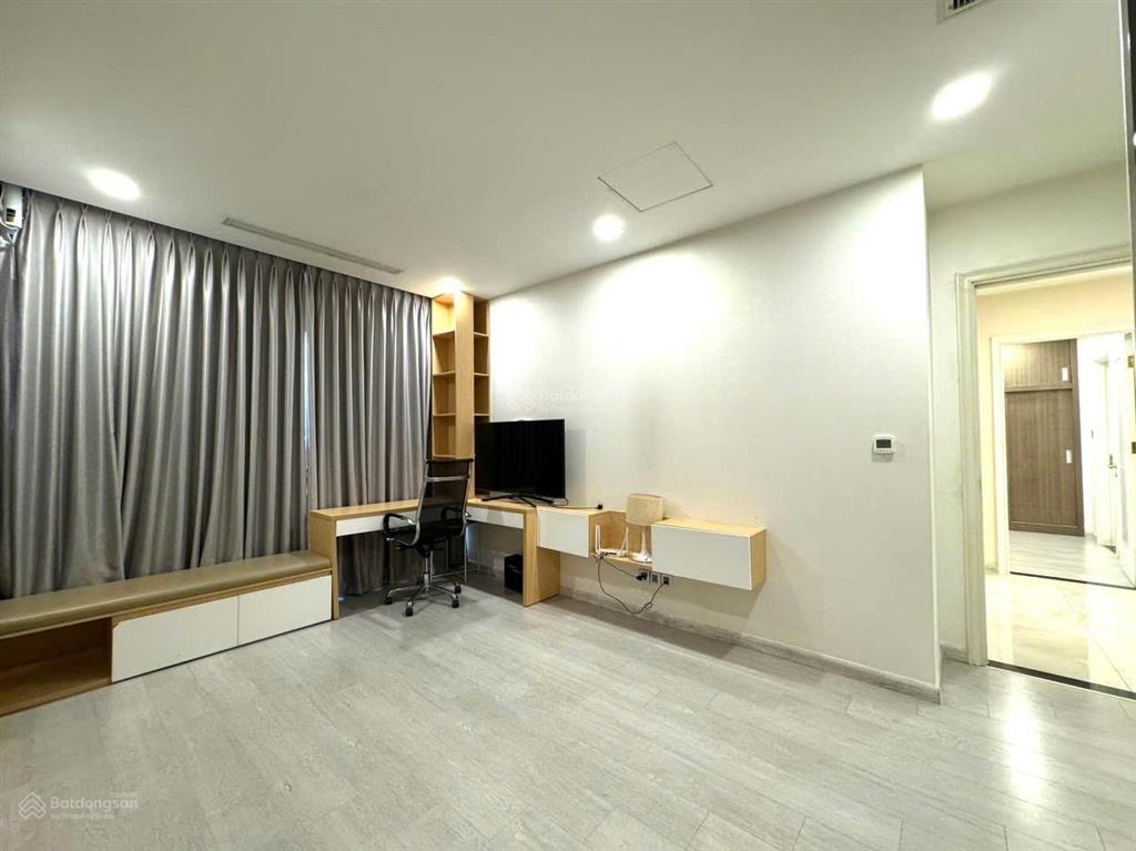 (giá tốt) vinhomes golden river  căn 4pn 160m2 giá chỉ 69 triệu/ tháng.  em linh 0906 322 ***