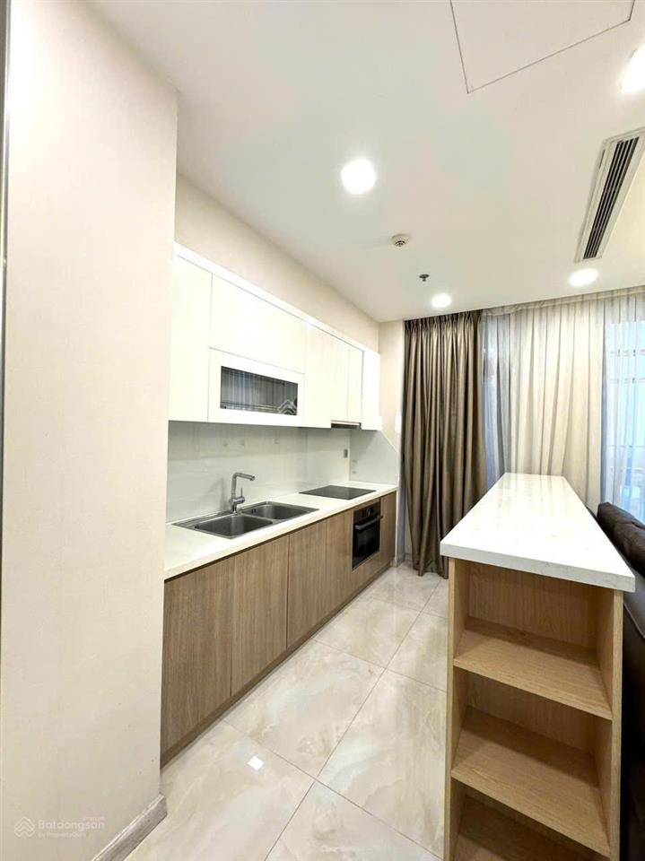 (giá tốt) vinhomes golden river  căn 4pn 160m2 giá chỉ 69 triệu/ tháng.  em linh 0906 322 ***