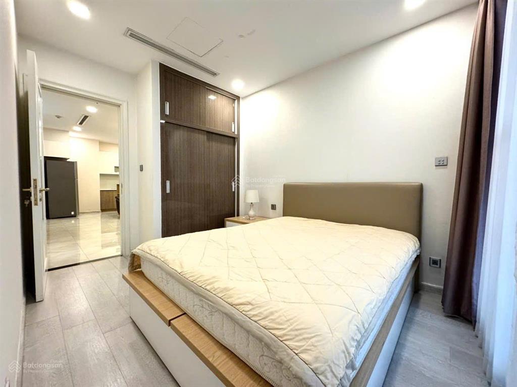 (giá tốt) vinhomes golden river  căn 4pn 160m2 giá chỉ 69 triệu/ tháng.  em linh 0906 322 ***