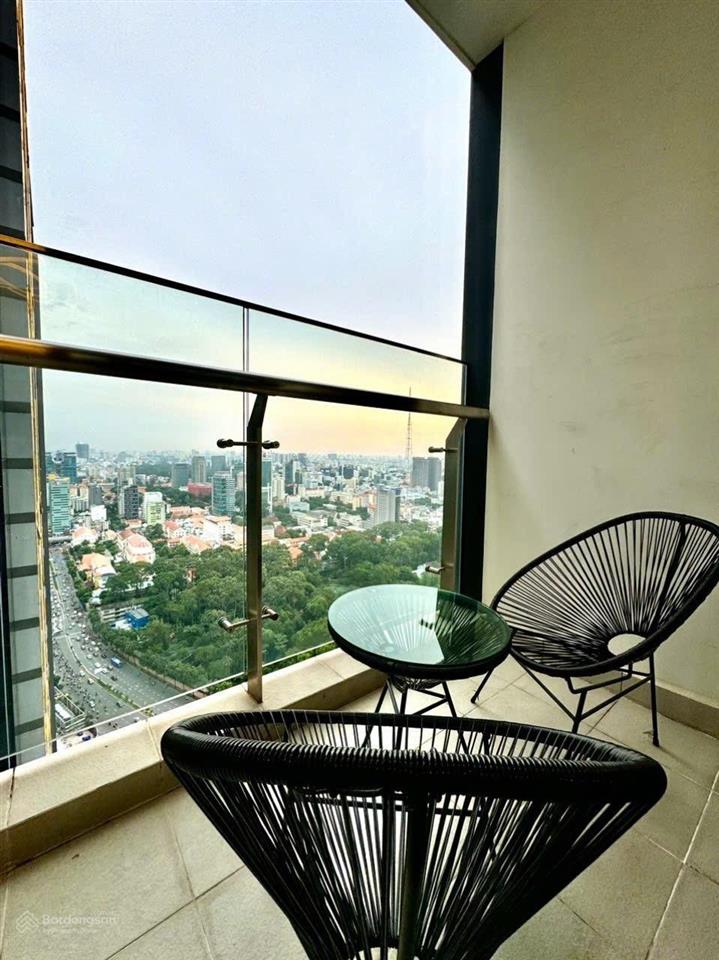 (giá tốt) vinhomes golden river  căn 4pn 160m2 giá chỉ 69 triệu/ tháng.  em linh 0906 322 ***