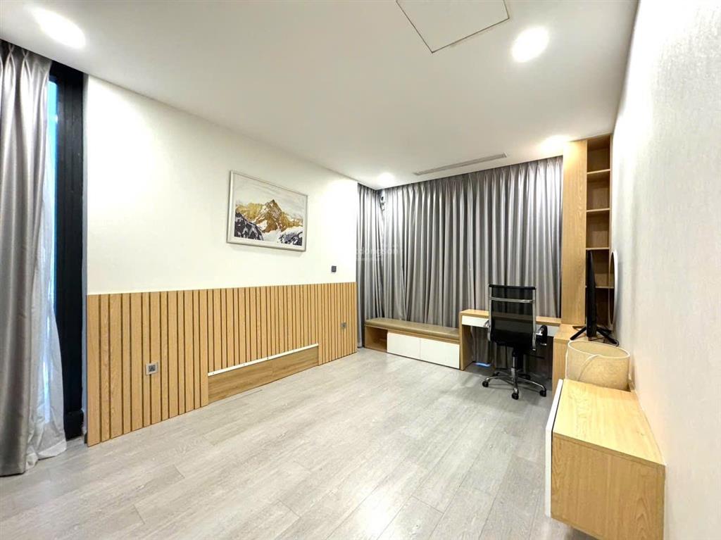 (giá tốt) vinhomes golden river  căn 4pn 160m2 giá chỉ 69 triệu/ tháng.  em linh 0906 322 ***
