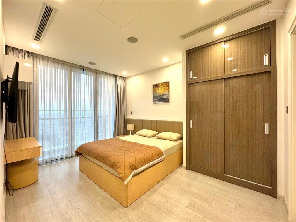 (giá tốt) vinhomes golden river  căn 4pn 160m2 giá chỉ 69 triệu/ tháng.  em linh 0906 322 ***