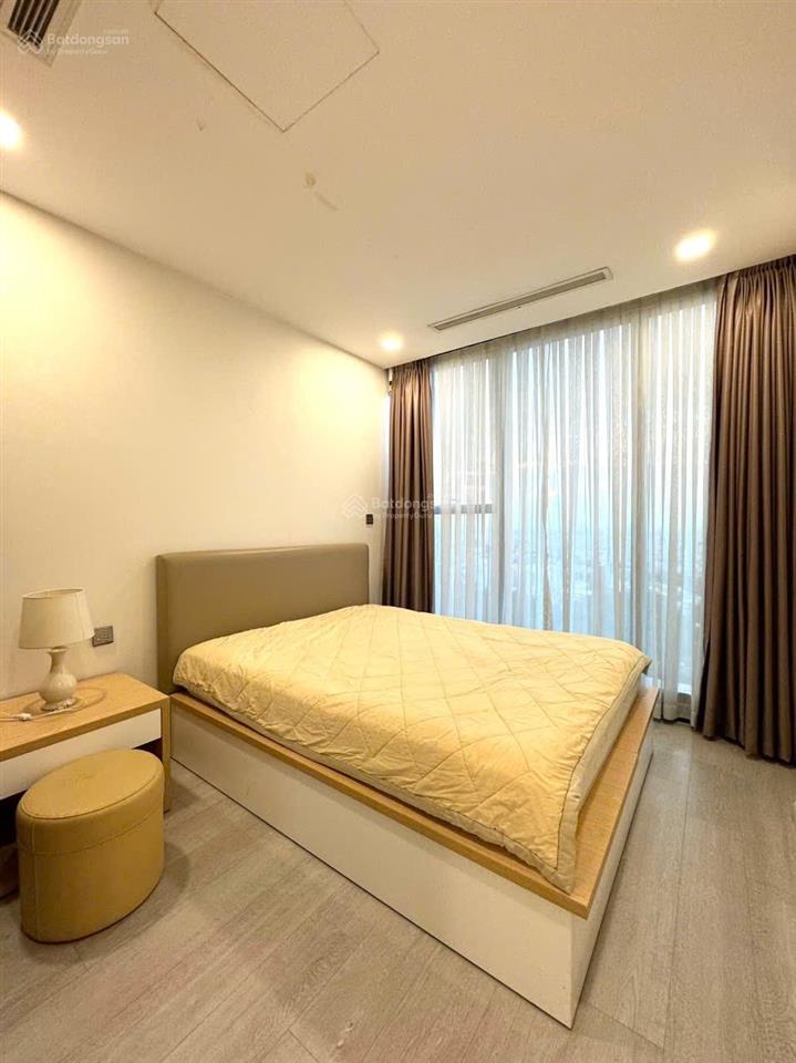 (giá tốt) vinhomes golden river  căn 4pn 160m2 giá chỉ 69 triệu/ tháng.  em linh 0906 322 ***