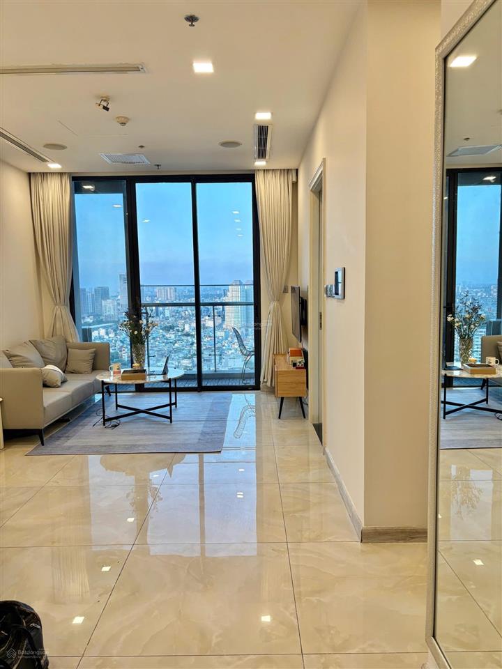 Cần bán gấp căn hộ vinhomes golden river 2pn  2wc 70m2 giá chỉ 14,7 tỷ view landmark 81