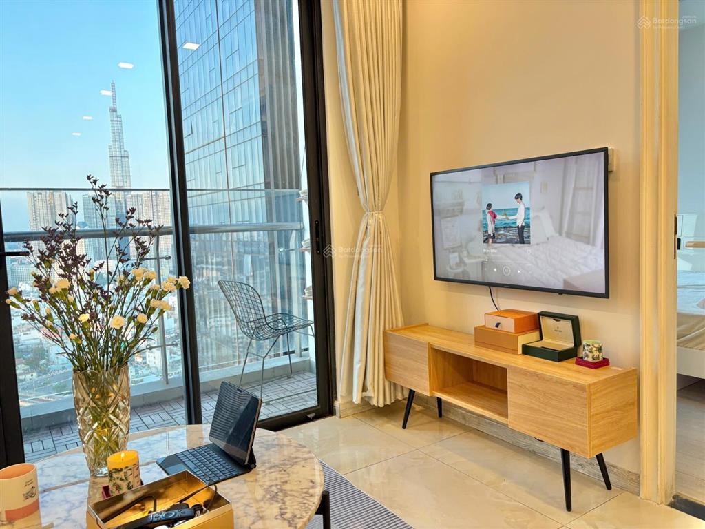 Cần bán gấp căn hộ vinhomes golden river 2pn  2wc 70m2 giá chỉ 14,7 tỷ view landmark 81