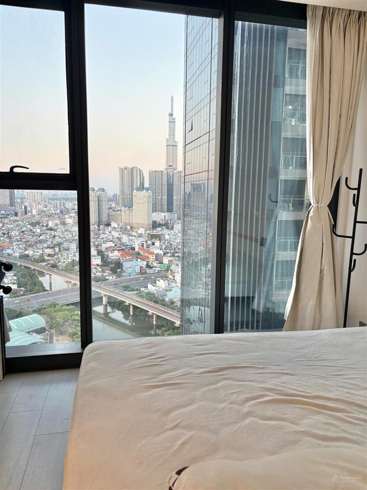 Cần bán gấp căn hộ vinhomes golden river 2pn  2wc 70m2 giá chỉ 14,7 tỷ view landmark 81