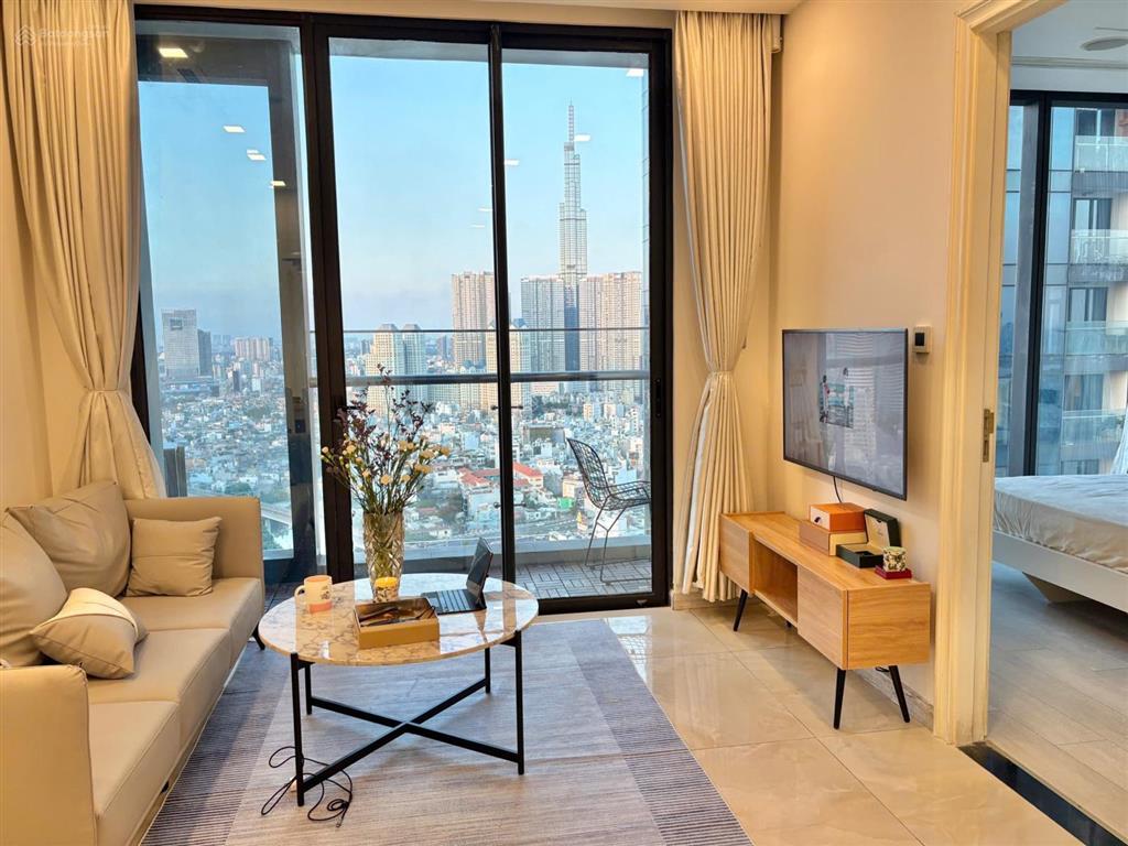 Cần bán gấp căn hộ vinhomes golden river 2pn  2wc 70m2 giá chỉ 14,7 tỷ view landmark 81