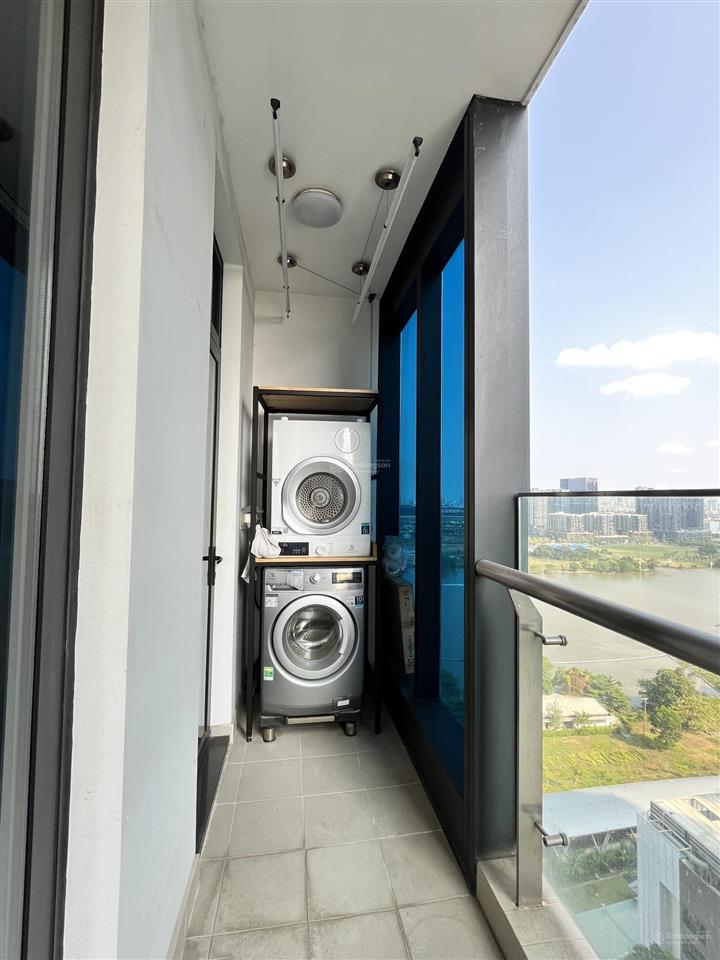 Cho thuê chcc vinhomes golden river 100m2, 3pn  2wc, 40 tr/th.  0906 322 *** linh