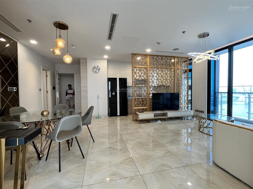 Cho thuê chcc vinhomes golden river 100m2, 3pn  2wc, 40 tr/th.  0906 322 *** linh