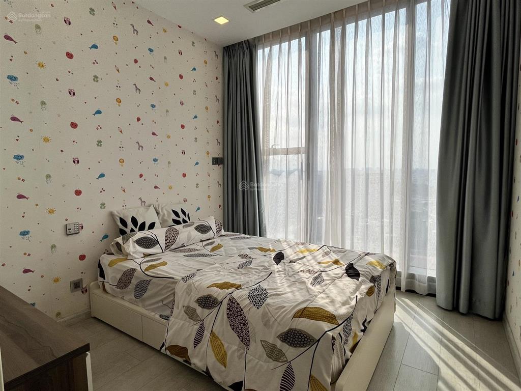 Cho thuê chcc vinhomes golden river 100m2, 3pn  2wc, 40 tr/th.  0906 322 *** linh