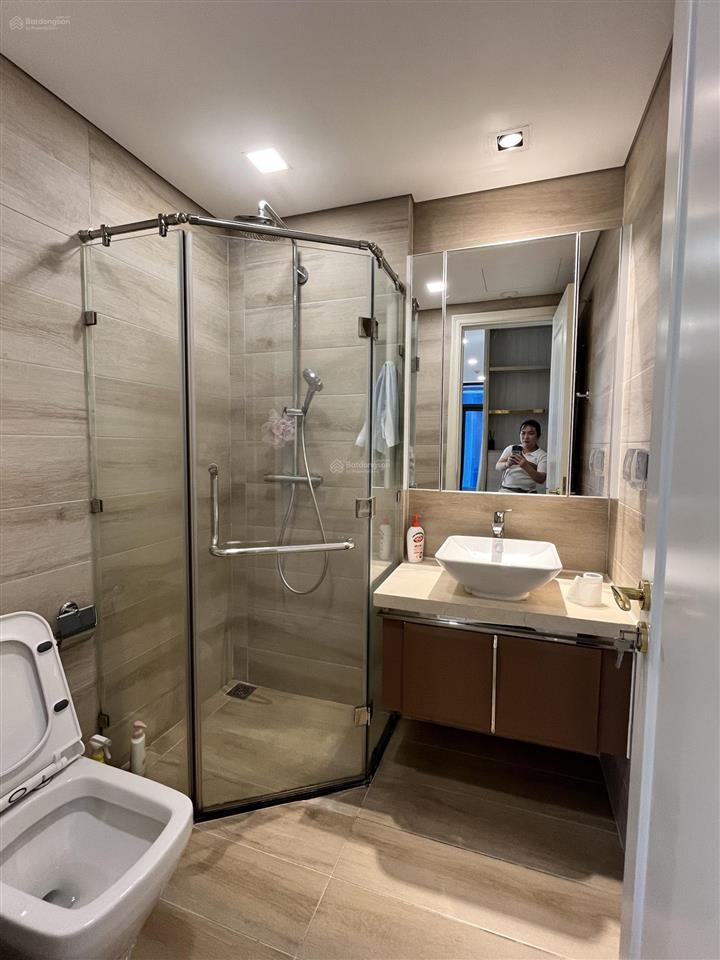 Cho thuê chcc vinhomes golden river 100m2, 3pn  2wc, 40 tr/th.  0906 322 *** linh