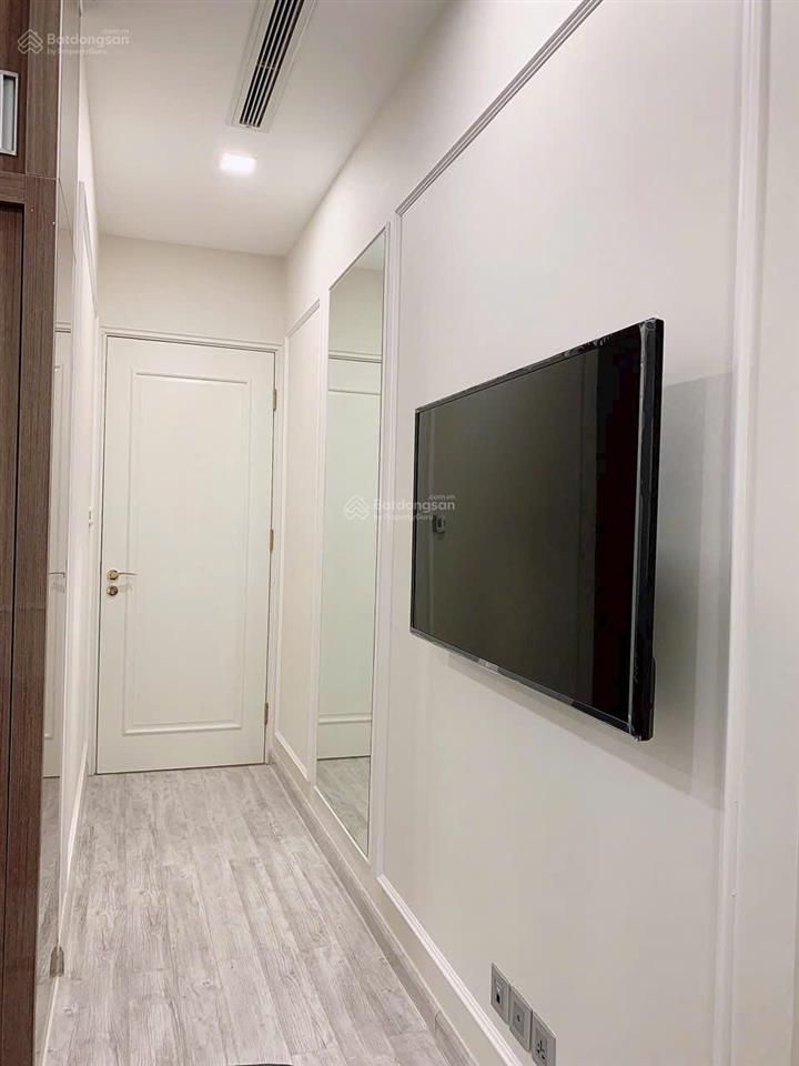 Bán gấp căn 2pn 2wc 70m2 vinhomes golden river (ba son) q1 view landmark 81 sẵn sổ hồng