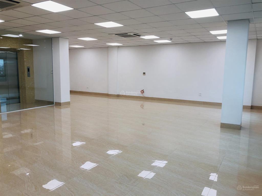 Cho thuê văn phòng 110m2 mặt tiền 10m gần aeon mall hà đông