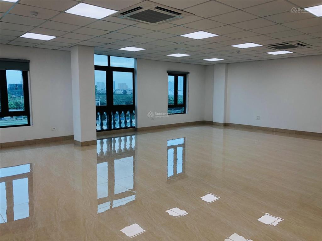 Cho thuê văn phòng 110m2 mặt tiền 10m gần aeon mall hà đông