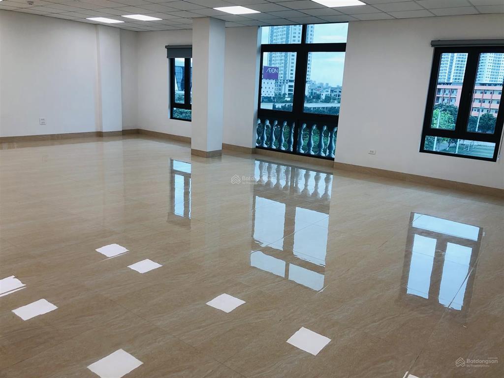 Cho thuê văn phòng 110m2 mặt tiền 10m gần aeon mall hà đông