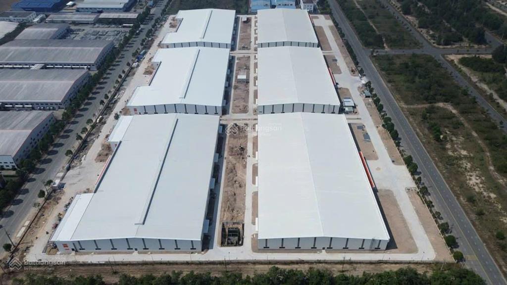 Cho thuê 5400m2 mới xây dựng trong kcn thuận thành bắc ninh đầy đủ pccc, giấy tờ đầy đủ