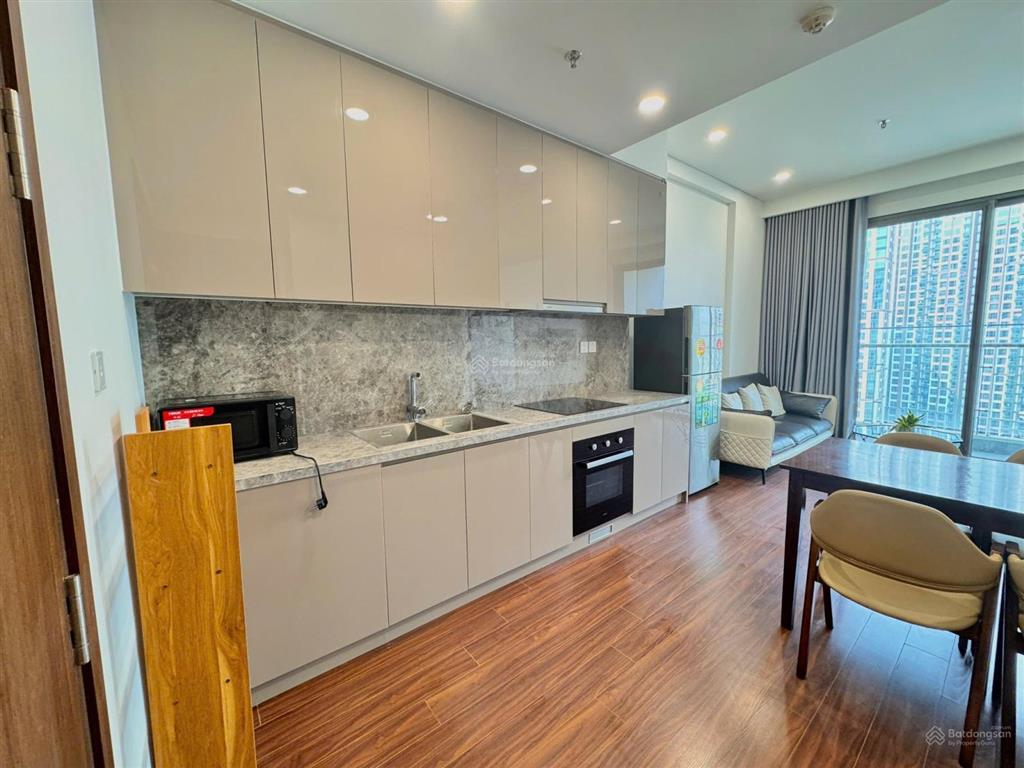 Cho thuê giá rẻ căn góc 2n toà m2 view đẹp, nhiều tiện ích