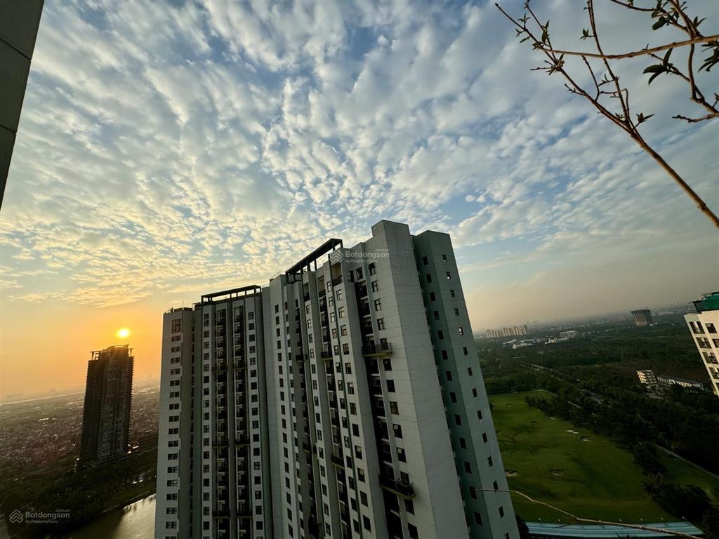 Chính chủ bán căn 3208 tòa lake 2 view golf+hồ thiên nga ban công rộng 77,5m2, 2n2wc giá tốt có tl