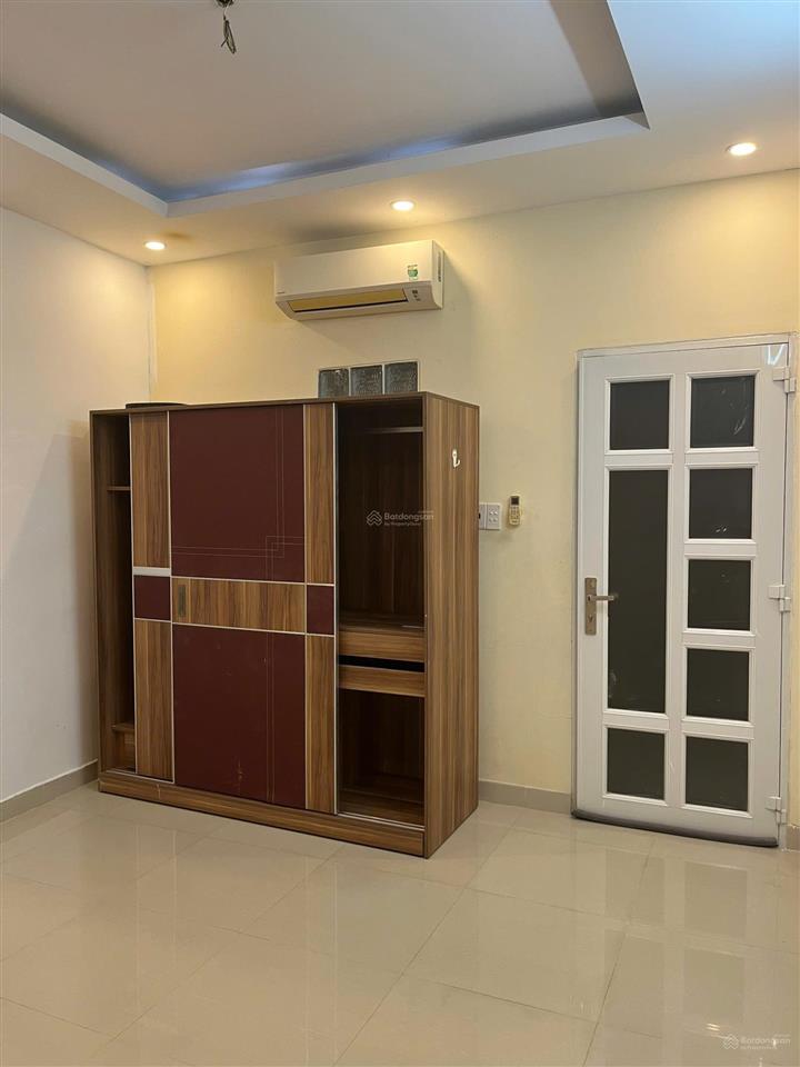 Quận 3 cho thuê nhà hẻm cách đường võ văn tần (2 chiều) 20 m