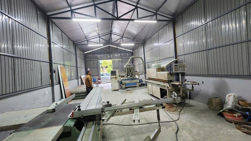 Cho thuê kho xưởng, mặt tiền rộng rãi, ô tô tải đỗ cửa, kinh doanh thuận tiện
