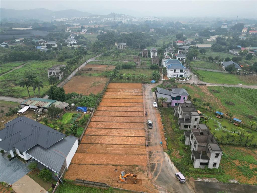 Cần bán 11 lô nhuận trạch lương sơn sát dự án kcn nhuận trạch. dt từ 120m  130m giá từ 1,8tỷ  2tỷ