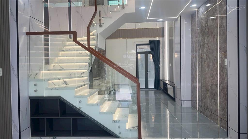 Bán nhà mặt phố tại đường tỉnh lộ 10, 5,6 tỷ, 51m2, 4pn, 4wc, pháp lý đầy đủ