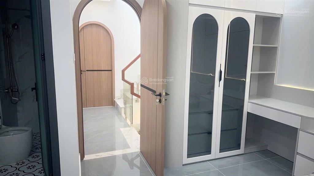 Bán nhà mặt phố tại đường tỉnh lộ 10, 5,6 tỷ, 51m2, 4pn, 4wc, pháp lý đầy đủ