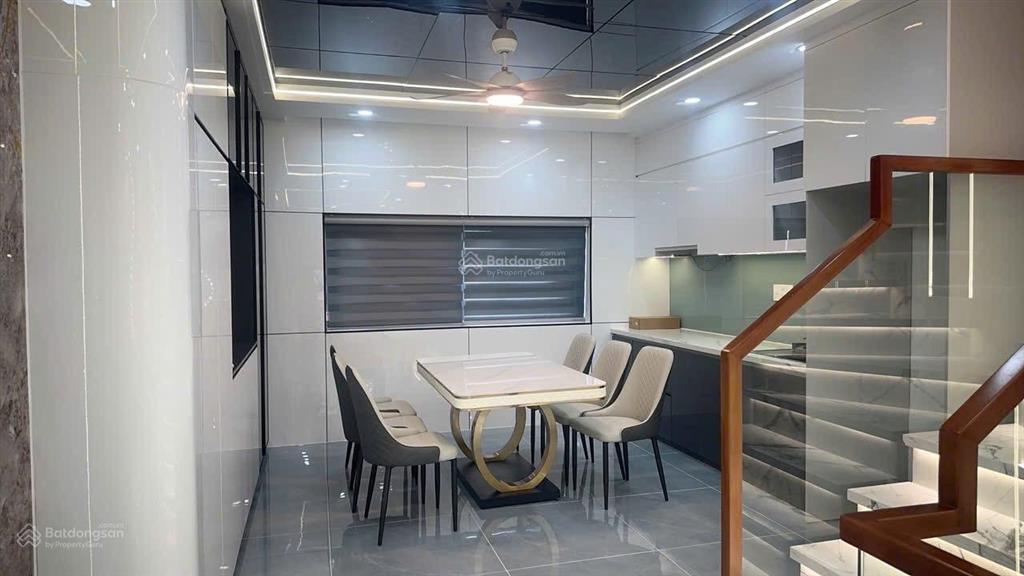 Bán nhà mặt phố tại đường tỉnh lộ 10, 5,6 tỷ, 51m2, 4pn, 4wc, pháp lý đầy đủ