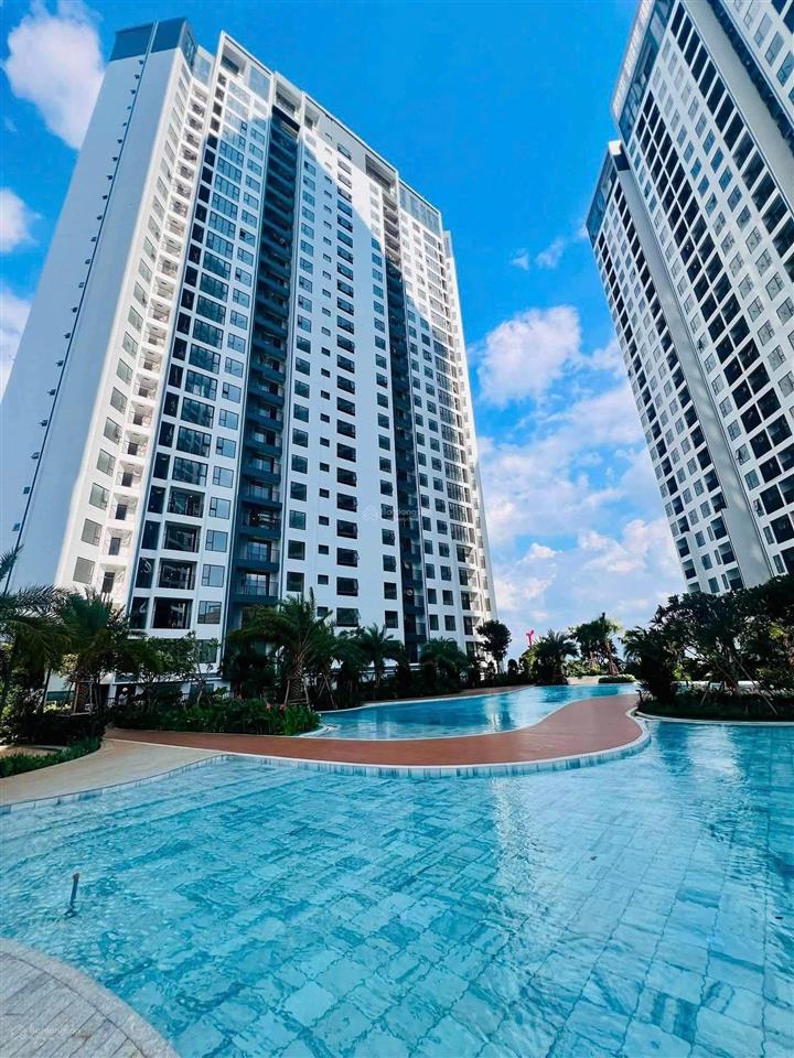 Một căn hiếm có 2pn, 66m2, tặng full nội thất, tầng 10 view hồ bơi, công viên, ck lên đến 17%